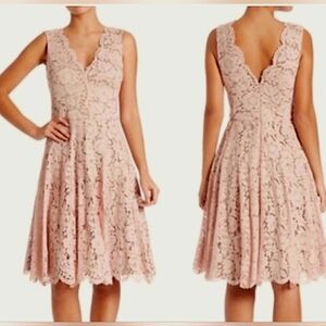 Vera Wang Dress dusty pink/mauve v-neck lace fit and flare dress sz 6